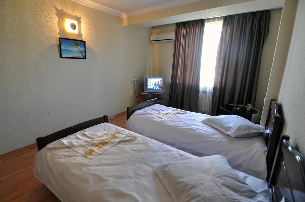 Sun Rise Hotel Tbilisi Rum bild