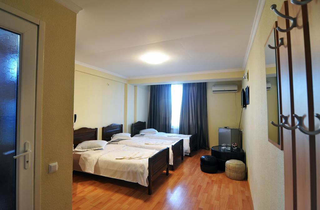 Sun Rise Hotel Tbilisi Rum bild